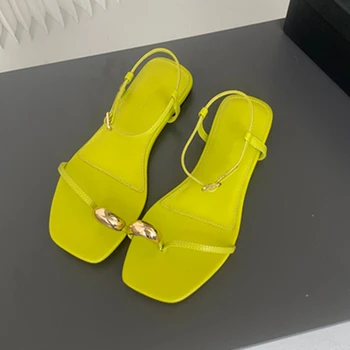 Elmsk Модные женские тапочки, желтые сандалии для блоггеров, женские кожаные туфли на плоской подошве с кольцом и пряжкой, повседневная обувь для отдыха